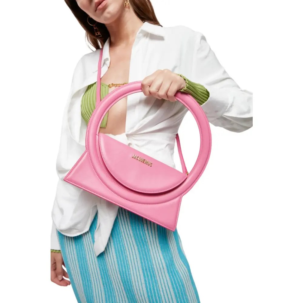 Why do people buy second-hand fashion&nbsp;items?