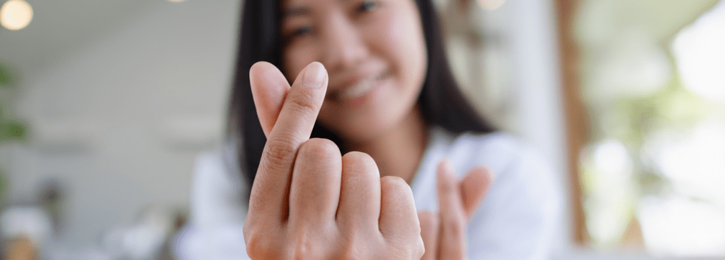 💖 K-Heart: The Story of the Korean Finger&nbsp;Heart